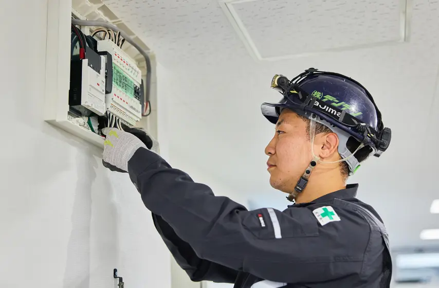 電気工事士の仕事風景4